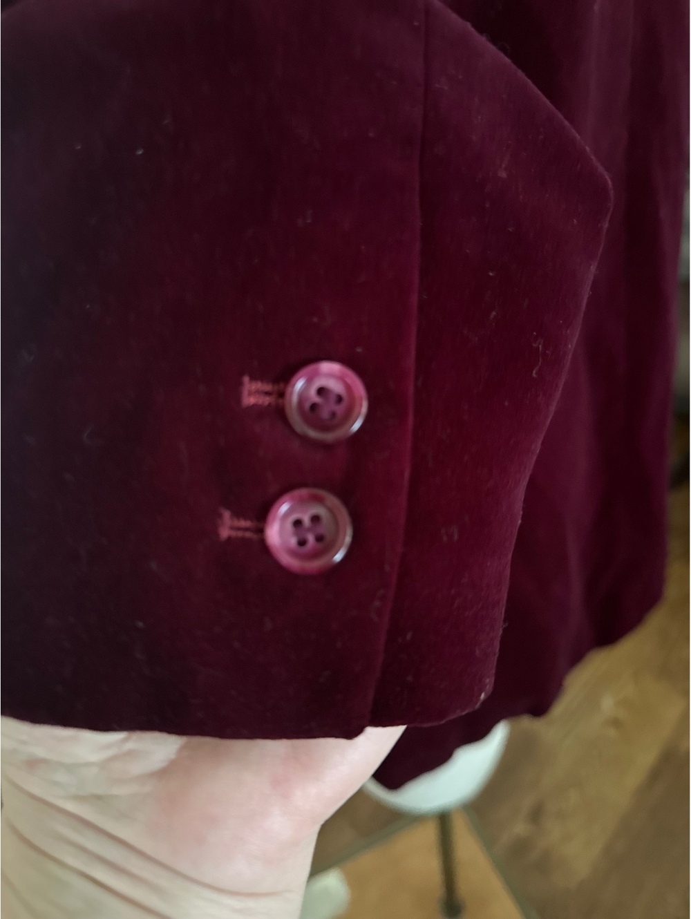 VTG 'The Fashion Place' Wine Color Velvet Blazer 2 Pocket 2 Button - Picture 7 of 8
